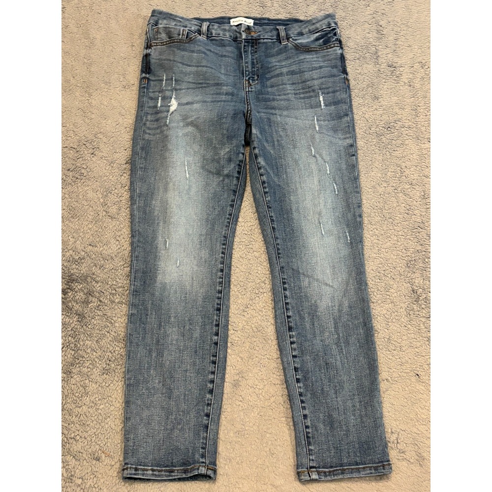 Studio Blue Jeans Women's 31 Distressed Tapered Stretch Blue Denim Medium Wash